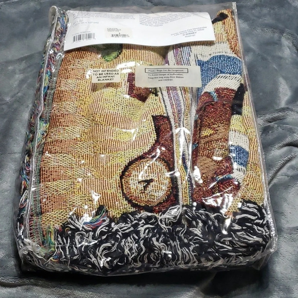 Disney Holiday Throw 60" X 50" - Picture 5 of 5